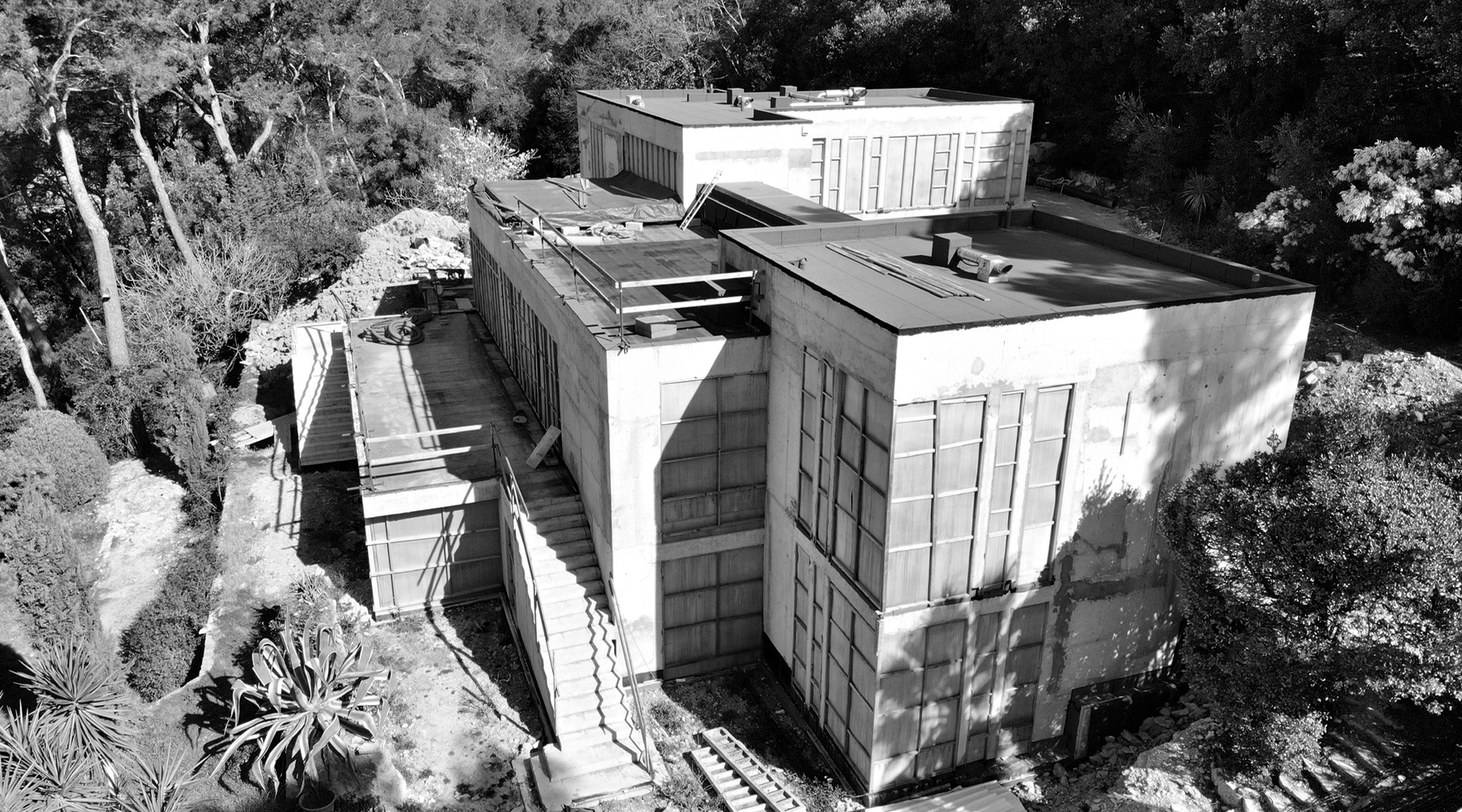 MOUGINS HOUSE